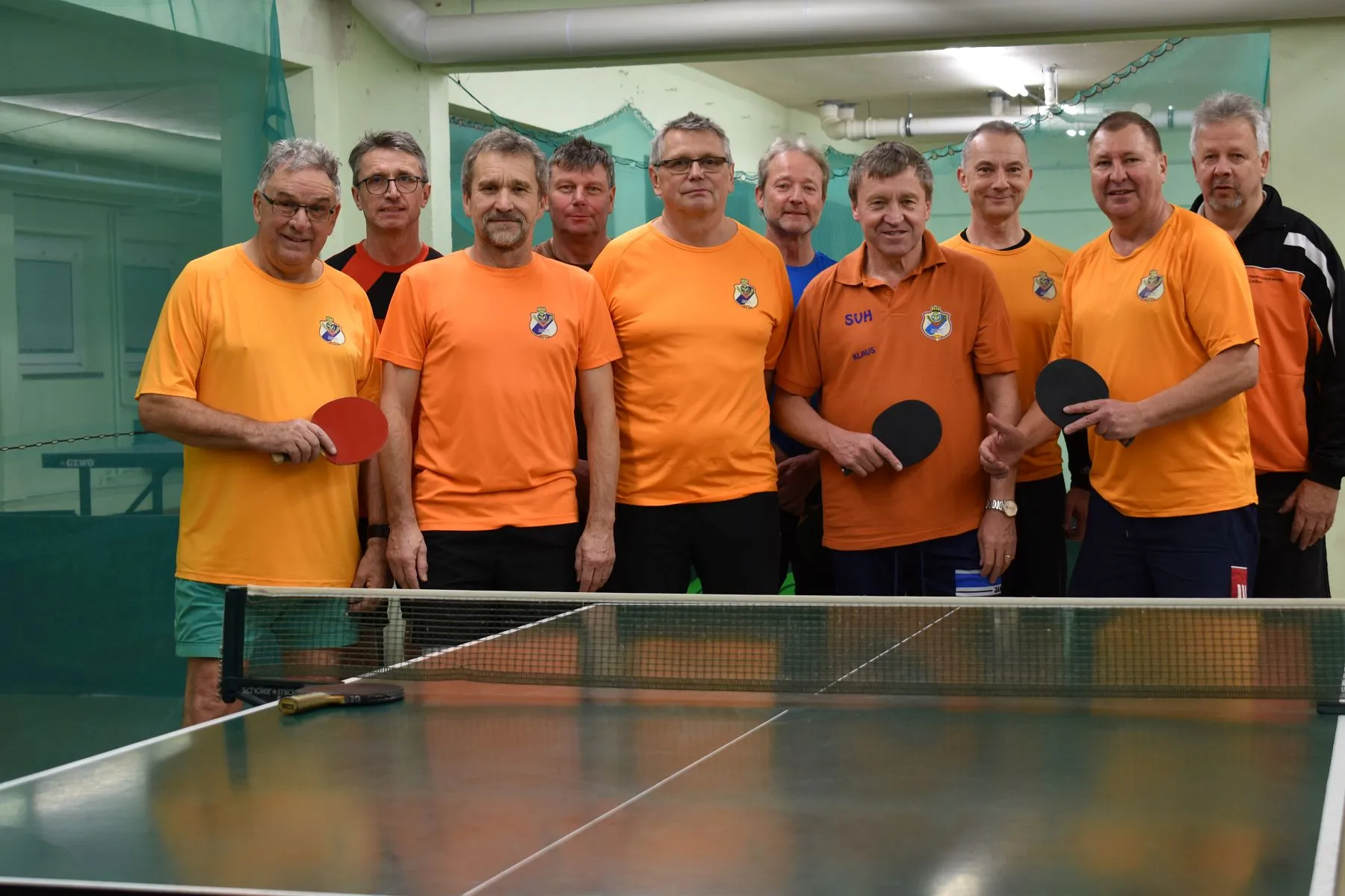Die Tischtennis-Mannschaft des SV Handwerk Cottbus an der Platte